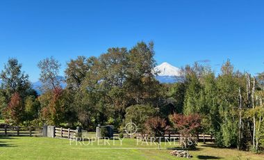 Gran casa en exclusivo condominio con vista al volcán
