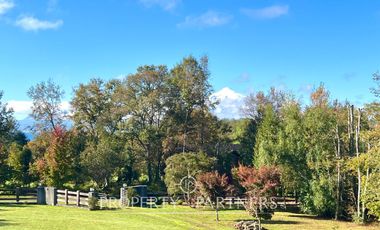 Gran casa en exclusivo condominio con vista al volcán