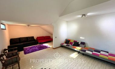 Gran casa en exclusivo condominio con vista al volcán