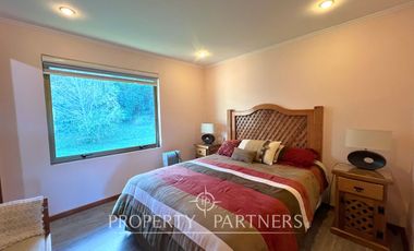 Gran casa en exclusivo condominio con vista al volcán