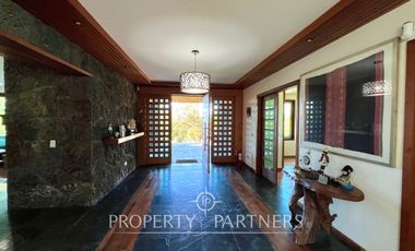 Gran casa en exclusivo condominio con vista al volcán