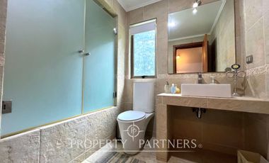 Gran casa en exclusivo condominio con vista al volcán