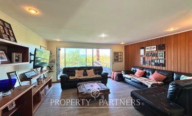 Gran casa en exclusivo condominio con vista al volcán