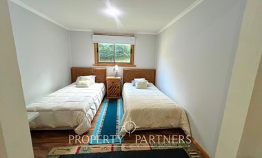 Gran casa en exclusivo condominio con vista al volcán