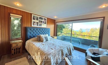 Gran casa en exclusivo condominio con vista al volcán