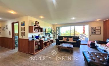 Gran casa en exclusivo condominio con vista al volcán