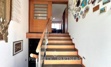 Gran casa en exclusivo condominio con vista al volcán