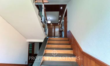 Gran casa en exclusivo condominio con vista al volcán