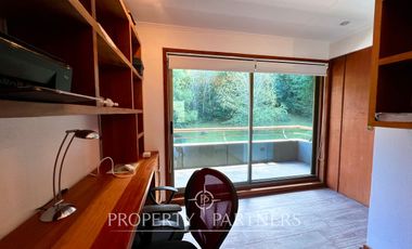 Gran casa en exclusivo condominio con vista al volcán