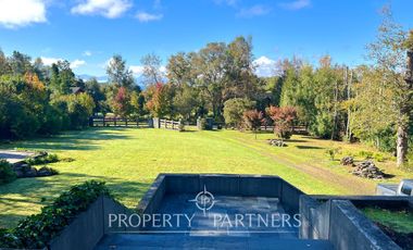 Gran casa en exclusivo condominio con vista al volcán