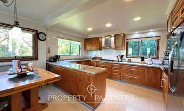 Gran casa en exclusivo condominio con vista al volcán