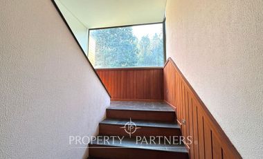 Gran casa en exclusivo condominio con vista al volcán