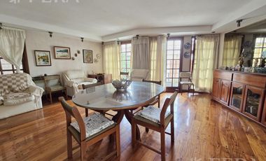 Venta casa 5 ambientes con cochera y jardín en Wilde