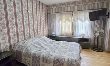 Venta casa 5 ambientes con cochera y jardín en Wilde