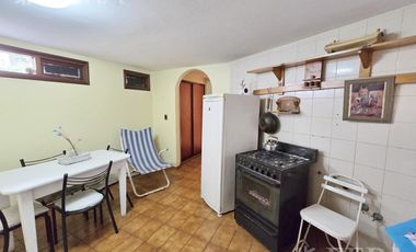 Venta casa 5 ambientes con cochera y jardín en Wilde