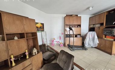 Venta casa 5 ambientes con cochera y jardín en Wilde