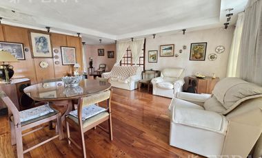 Venta casa 5 ambientes con cochera y jardín en Wilde