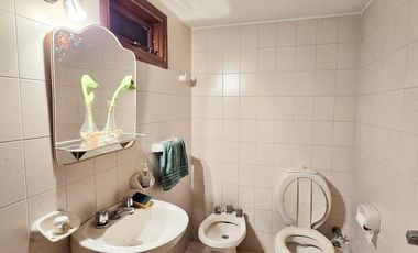 Venta casa 5 ambientes con cochera y jardín en Wilde