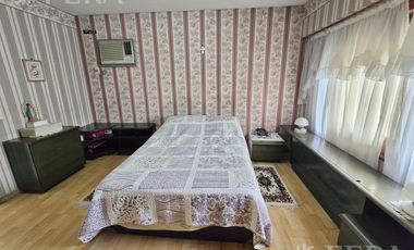 Venta casa 5 ambientes con cochera y jardín en Wilde