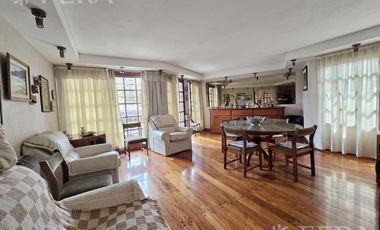 Venta casa 5 ambientes con cochera y jardín en Wilde