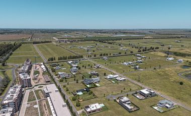 Terreno en Barrio Privado con acceso al Jockey Club
