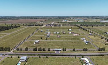Terreno en Barrio Privado con acceso al Jockey Club