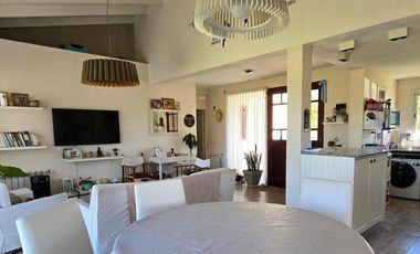 Casa en venta - 3 Dormitorios 2 Baños - Santa Clara del Mar
