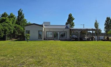 Casa en venta - 3 Dormitorios 2 Baños - Santa Clara del Mar
