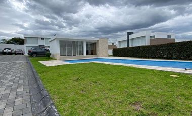 Venta Casa 3 Dormitorios. Sector: La Cerámica. JB