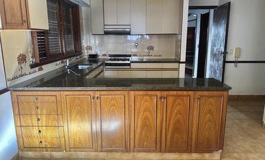 Casa en alquiler en Vicente Lopez, Olivos - 5 Ambientes