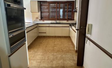 Casa en alquiler en Vicente Lopez, Olivos - 5 Ambientes