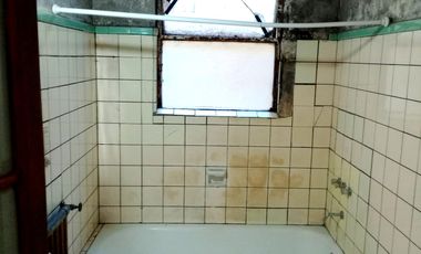 VENTA URGENTE PARA RECICLAR CON MUCHAS POSIBILIDADES 4 AMBIENTES DOS BAÑOS 77 M2 RIVADAVIA 2516  EXCELENTE NEGOCIO