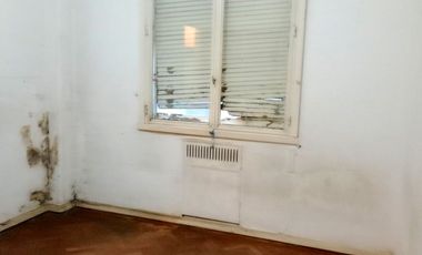VENTA URGENTE PARA RECICLAR CON MUCHAS POSIBILIDADES 4 AMBIENTES DOS BAÑOS 77 M2 RIVADAVIA 2516  EXCELENTE NEGOCIO