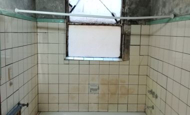 VENTA URGENTE PARA RECICLAR CON MUCHAS POSIBILIDADES 4 AMBIENTES DOS BAÑOS 77 M2 RIVADAVIA 2516  EXCELENTE NEGOCIO