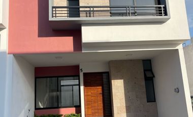 Casa en Venta en Capital Norte Madeiras - Parota 5