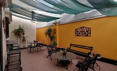 En complejo pirvado casa totalmente amueblada muy centrica