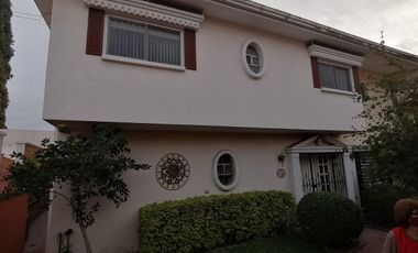 En complejo pirvado casa totalmente amueblada muy centrica