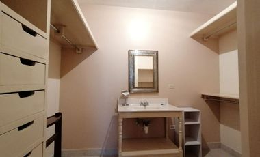 En complejo pirvado casa totalmente amueblada muy centrica