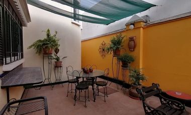 En complejo pirvado casa totalmente amueblada muy centrica