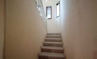 En complejo pirvado casa totalmente amueblada muy centrica