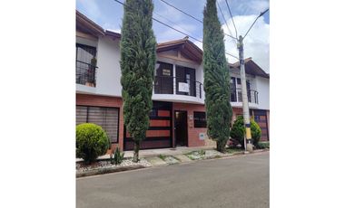 EN ARRIENDO CASA UNIFAMILIAR