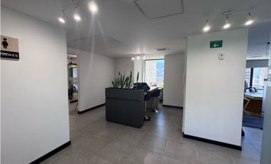 SE ARRIENDA OFICINA POBLADO