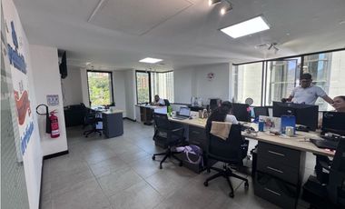 SE ARRIENDA OFICINA POBLADO