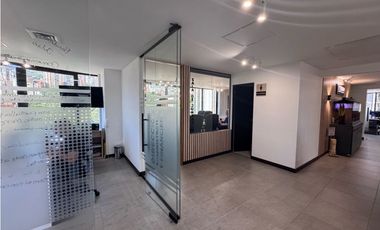SE ARRIENDA OFICINA POBLADO