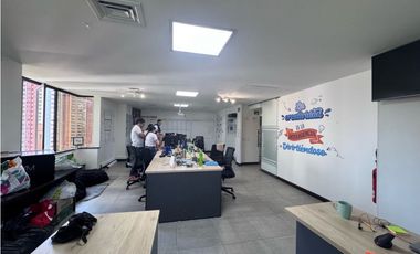 SE ARRIENDA OFICINA POBLADO
