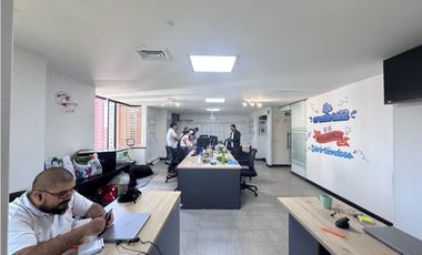 SE ARRIENDA OFICINA POBLADO