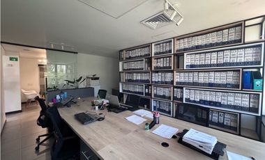 SE ARRIENDA OFICINA POBLADO