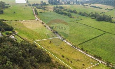 Vendo Lote en terreno semi inclinado. La Calera
