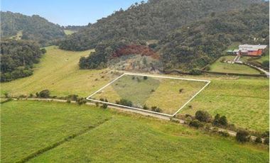 Vendo Lote en terreno semi inclinado. La Calera