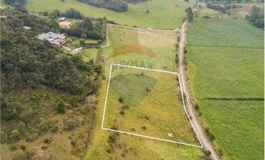 Vendo Lote en terreno semi inclinado. La Calera